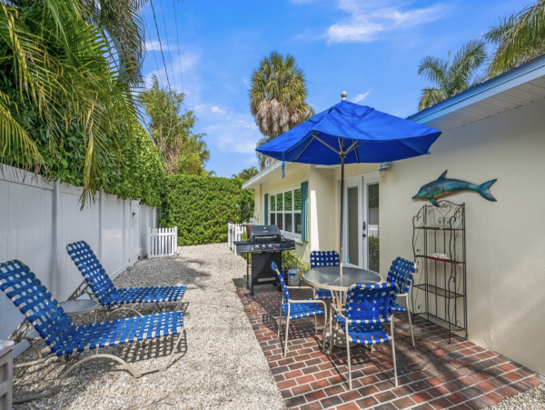 Holmes Beach Vacation Home with Pool 4 houses to beach